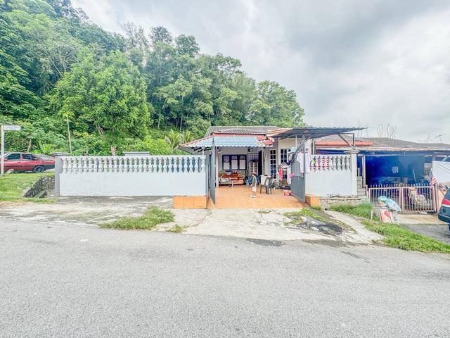 Tanah LuasSINGLE STOREY CORNER LOT TAMAN BUKIT MEWAH KAJANG