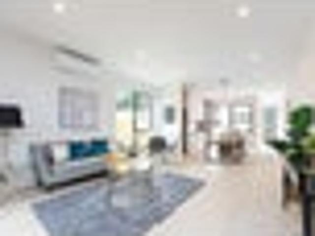 Tandem Garage and 207sqm Floor Area
