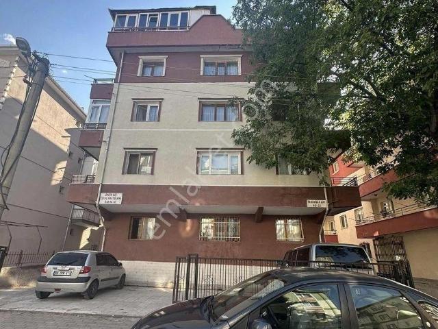 Tandoğan Mahallesi'nde Ara Kat, Geniş 3+1 Satılık Daire