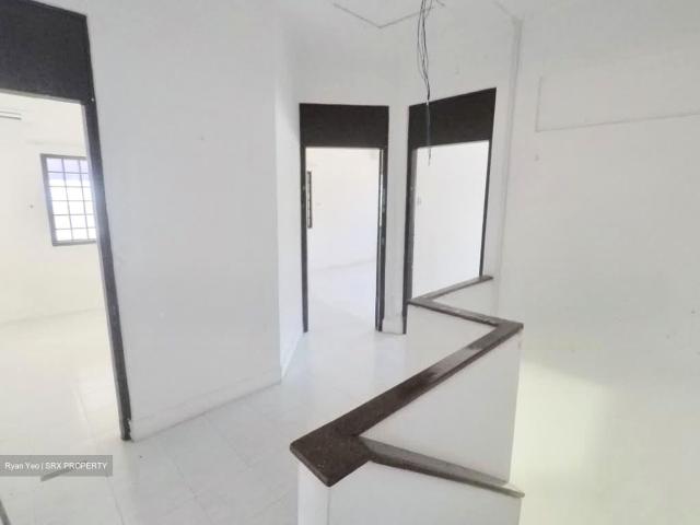 Tanjong Katong Road D15, Semi