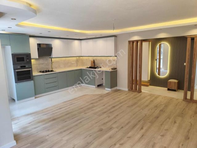 Tanju Okan Park Karşısı 3+1 Lüks Tadilatlı 125m2 Arakat Satılık