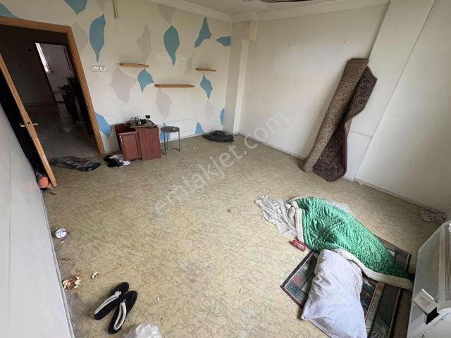 Tadilatı Yapılacak 3+1 3.kat Daire Bekara Da Uygundur