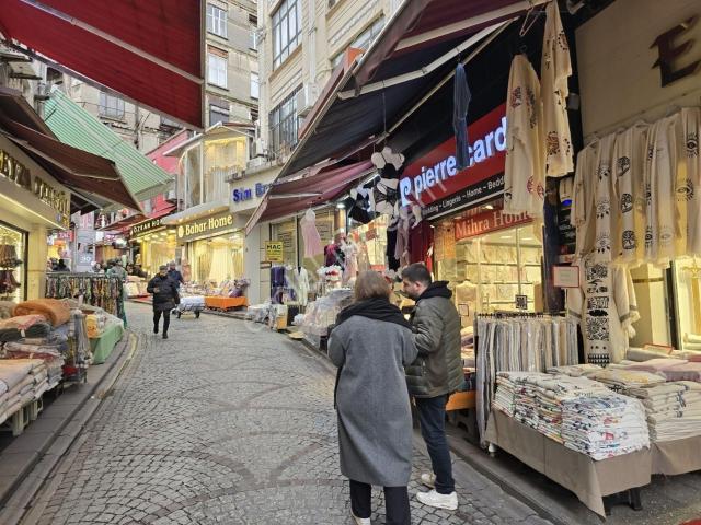 Tahtakale Perdeciler Caddesinde 2 Kat 140 M2 Boş Olarak Devir