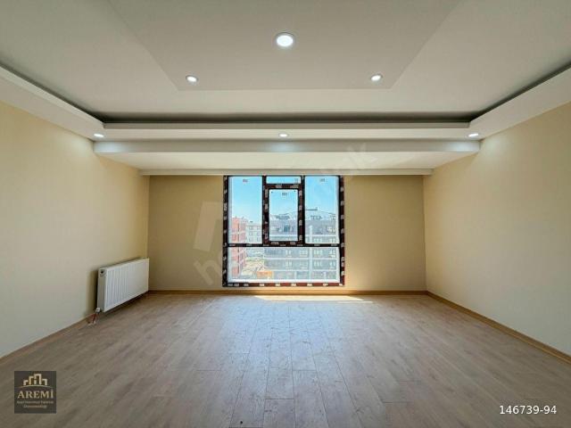 TAHTAKALE'DE GÖL MANZARALI EBVYN BANYOLU 210M2 5+2 LÜKS DUBLEKS