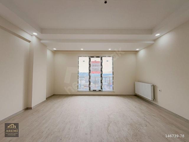 TAHTAKALE'DE GÖL MANZARALI SATILIK 200M2 3+2 ULTRA LÜKS DUBLEKS