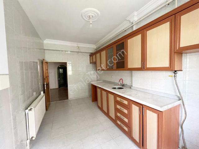 Taha Emlak Tan Yeniyol Cuma Pazarı Girişinde Kiralık 3+1 Daire