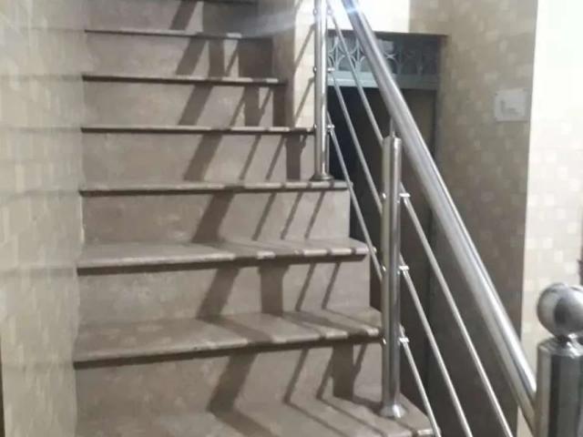 Taile pathar laga hoa hai bohat achi halat main hai Gujranwala ID 46922