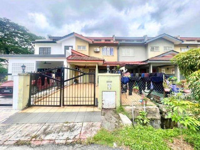 TAK BERHADAPAN DENGAN PINTU PAGAR RUMAH JIRAN Taman Sri Kenari Kajang
