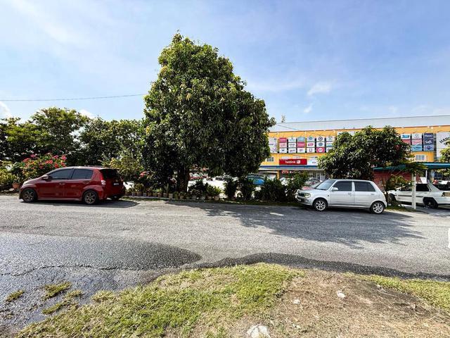 TAK MENGHADAP RUMAH LAIN Jalan Kaki je PERGI Family Store