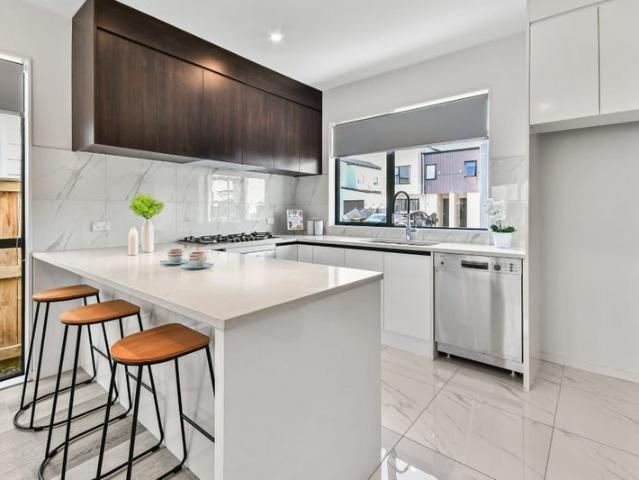 takanini, 4 bedrooms