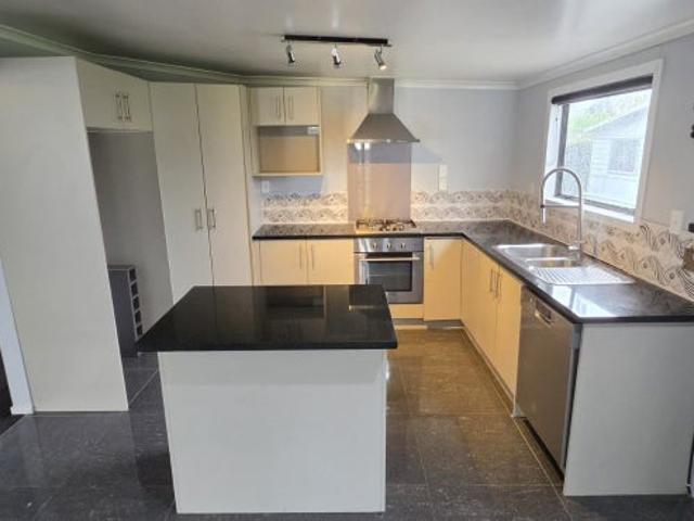 takanini, 4 bedrooms
