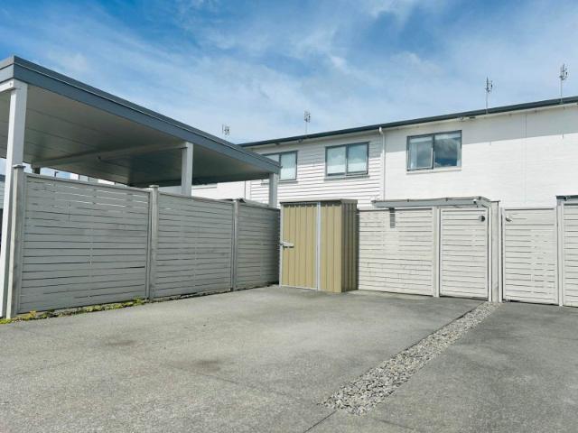 takanini, 2 bedrooms