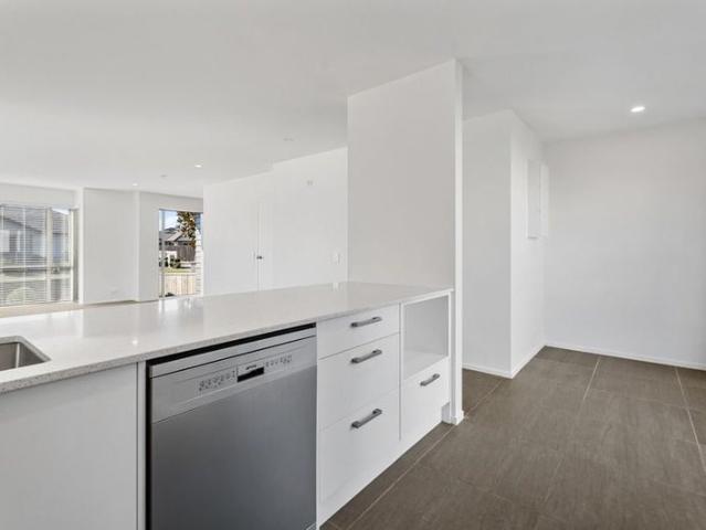 takanini, 3 bedrooms