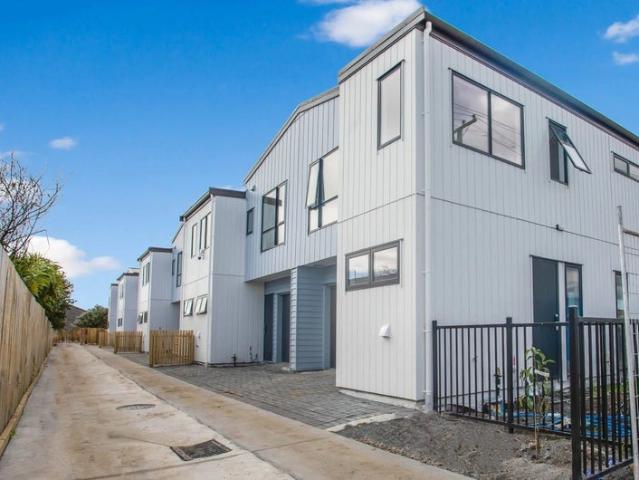 takanini, 3 bedrooms