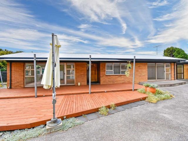 takanini, 3 bedrooms
