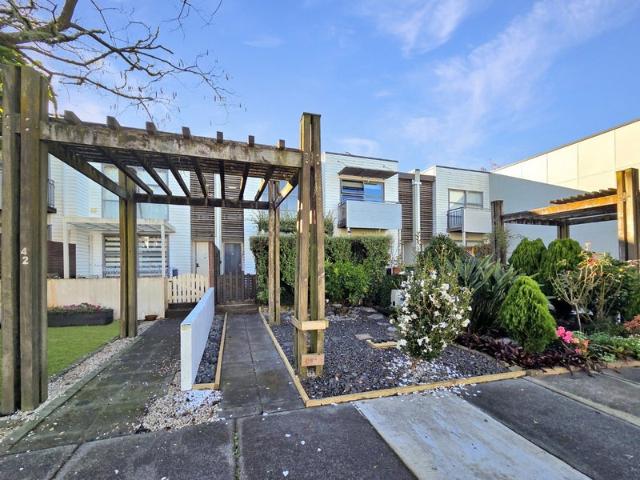 takanini, 3 bedrooms