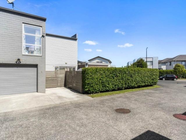 takanini, 3 bedrooms
