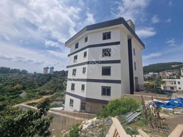 Takasa Açık Çıplaklı Mah Satılık 2+1 Amerikan Mutfak Daire