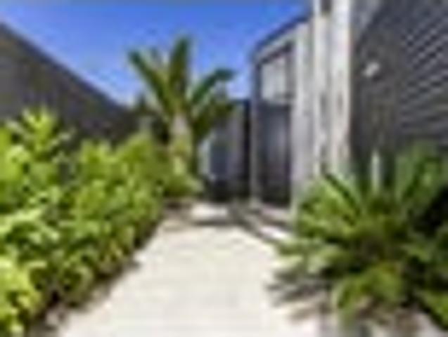 Takapuna, 5 bedrooms, $2200 pw