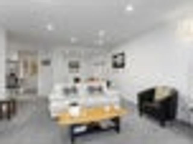 Takapuna, 2 bedrooms, $1100 pw