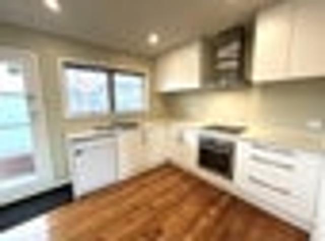 Takapuna, 2 bedrooms, $640 pw