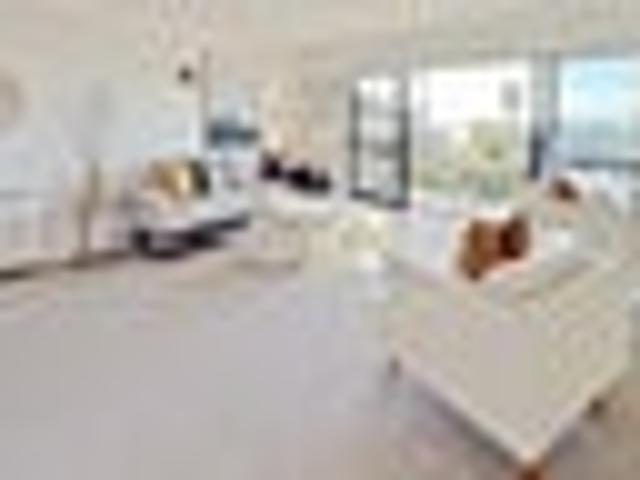 Takapuna, 2 bedrooms, $875 pw