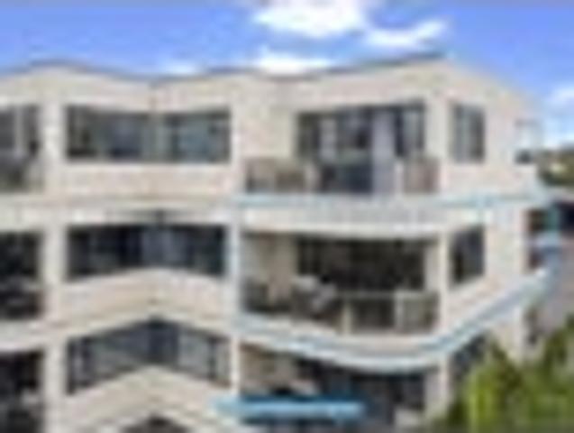 Takapuna, 2 bedrooms, $890 pw