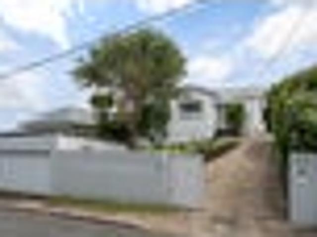 Takapuna, 3 bedrooms, $920 pw