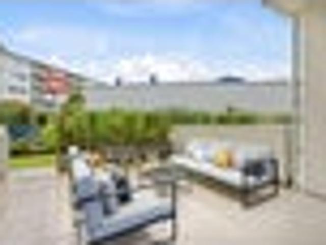 TAKAPUNA’S CHEAPEST 2 Bed + Carpark