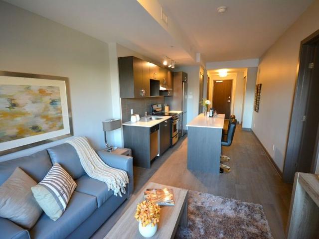 Take advantage of the most convenient location in the city and the exciting and lively Elgin Street neighbourhood