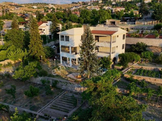 Talas Tablakaya Eşsiz Manzaralı 4.150 M2 Arsa Ve Villası