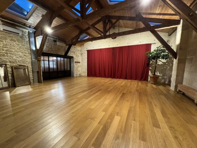 Talence Barrière St Genès Magnifique Salle de 180 m2 à louer