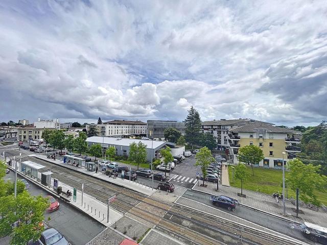 Talence Forum Bureau 145m² Talence
