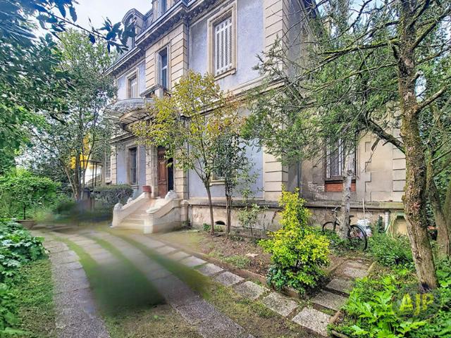 Talence/Maison 330m² /Jardin Stationnement