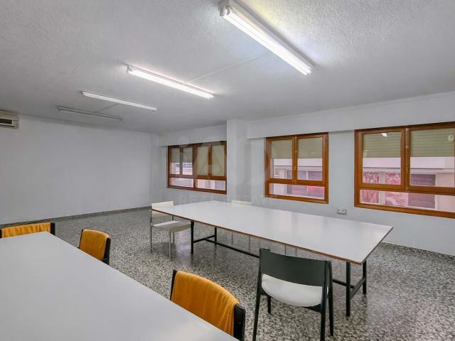 Tienda / local comercial 3 dormitorios 146.00 m2
