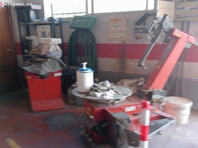 TALLER Y EXPOSICION PARA VENTA EN VÍA PRINCIPAL DE VILLAFRANCA DE LOS CABALLEROS