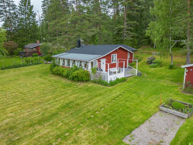 Tallrotsvägen 8