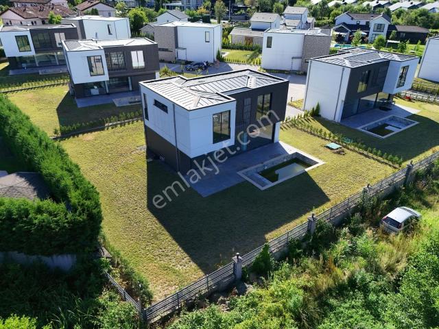 Tapu54 | Sapanca Yanık Mah. Satılık 4+1 Müstakil Havuzlu Villa