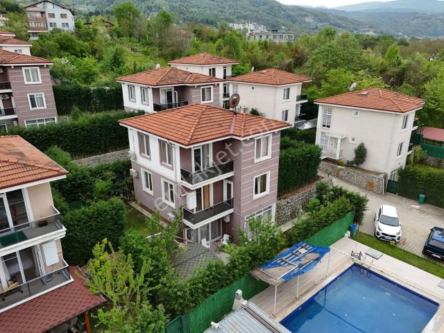 Tapu54 | Sapanca Göl Mah. Satılık 5+1 Manzaralı Triplex Villa