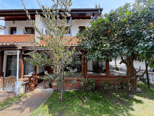 Tapu54 | Sapanca'da Göle Sıfır Site İçi Kiralık Triplex Villa