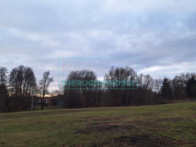Działka 1554 m² z mediami pod dom dwurodzinny, blisko miasta