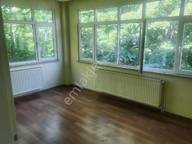 Tarabya Şalçıkır Caddesinde Yeşillikler İçinde Oturmaya Hazır 2+1 Kiralık Daire