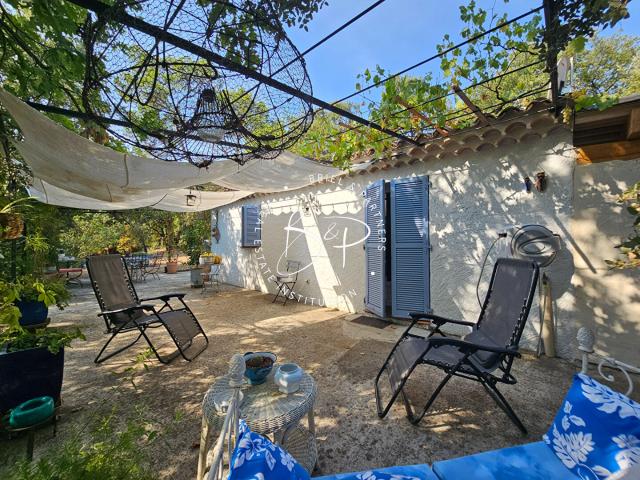 Taradeau, à vendre, maison de 32 m2 édifiée sur un terrain de plus de 5000 m2