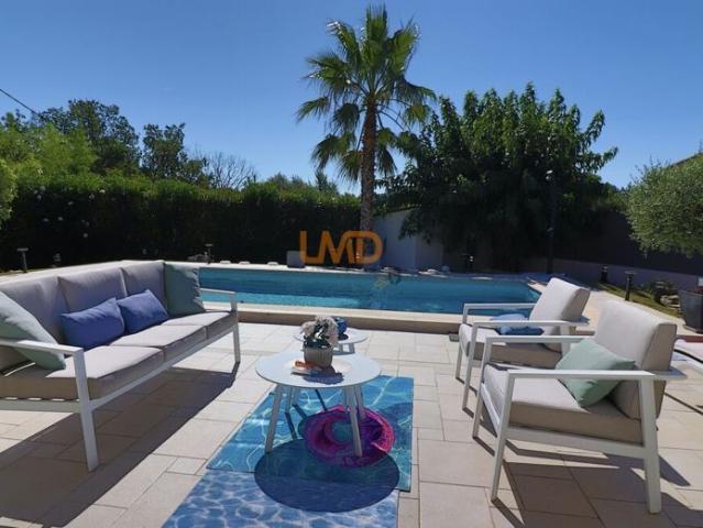 Taradeau: maison T4 + bureau sur 700m2 avec piscine