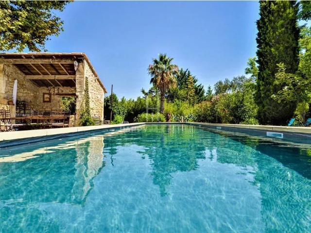 Tarascon, Mas bourgeois d'exception de 350 M2 habitables