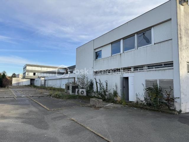 TARBES – BÂTIMENT 646 m² – MULTI USAGES + 15 PLACES DE PARKING
