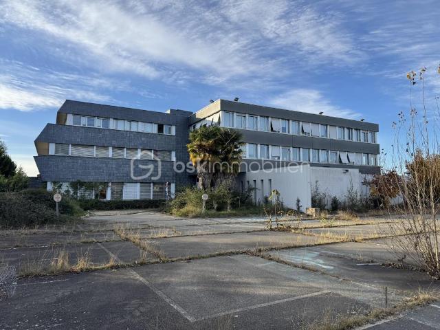 TARBES – IMMEUBLE 1 441 m² + 30 PLACES DE PARKING