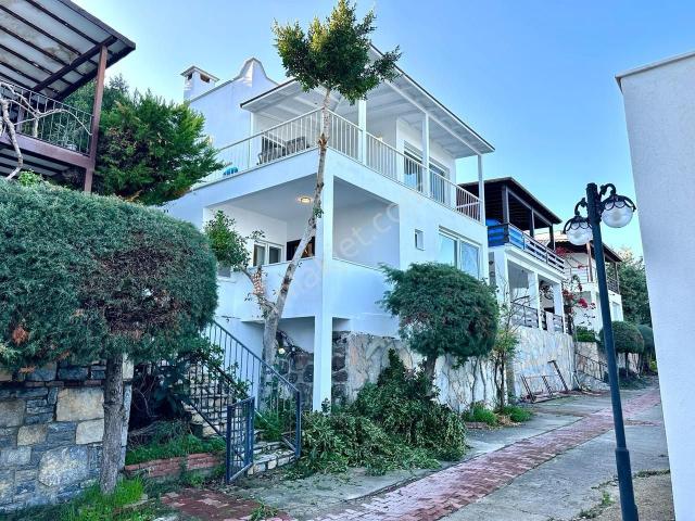 Tarcanlardan Gündoğanda Plaj Ve Sosyal Tesise Sahip Eşyalı Villa