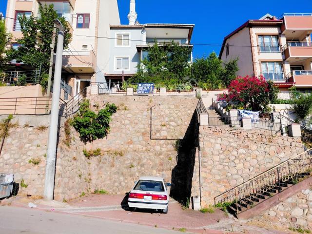 Tarcanlardan İzmit Radarda Deniz Manzaralı Satılık Müstakil Bina