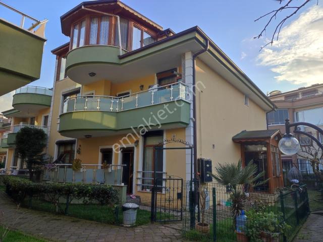 Tarcanlardan Y.kaptanda En Prestijli Sitede 7+1 Satılık Tripleks